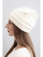 Dámská zimní čepice z vlny a s proplétaným vzorem K428 světle béžová