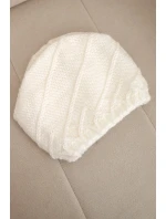 Dámská zimní čepice s ozdobným pletením a klasickým střihem K372 bílá