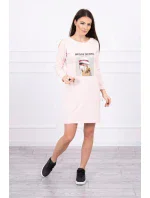 Šaty s potiskem košíků v pudrově růžové barvě Šaty s potiskem košíků v pudrově růžové barvě