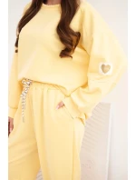 Dámský máslový komplet s volnou mikinou a kalhotami s nápisem LOVE žlutý