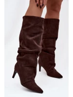 Zmačkané kozačky na jehlovém podpatku z eko semiše vyhřívané čokoládové Mavella