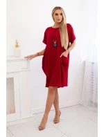 Šaty s kapsami a přívěskem Burgundsko
