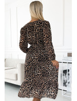 Dlouhé šifonové šaty s výstřihem, volánem a páskem Numoco WILD - leopardí potisk