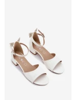 Lesklé Dívčí Sandály Na Nízkém Podpatku Bílé Ainare