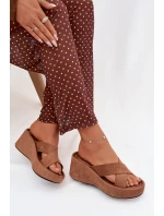 Dámské pantofle na platformě z eko semiše hnědé Calorine