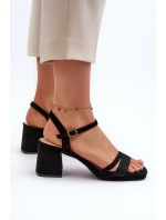 Dámské sandály na podpatku s lesklým páskem černé Tessata Dámské sandály na podpatku s lesklým páskem černé Tessata