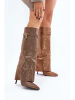 Ozdobené nazouvací kozačky na jehlovém podpatku s ohrnutým svrškem hnědé Enathlin