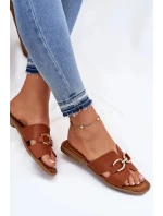 Dámské ploché pantofle s ozdobným detailem – camel