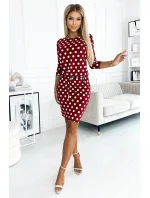 13-156 Sportovní šaty s vázáním a kapsami - bordó s hráškem