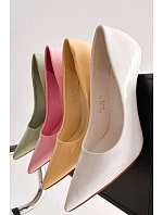 Klasické lakované lodičky z imitace kůže bílé Odira