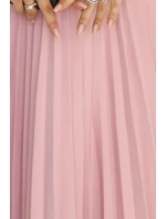 311-19 LILA Klasické plisované šaty s krátkými rukávy a páskem - PUDRAL ROSE