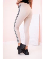 Dámské teplákové kalhoty s lampasem a šňůrkou v pase béžové Dámské teplákové kalhoty s lampasem a šňůrkou v pase béžové