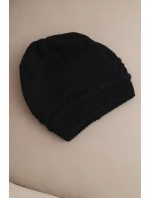 Dámská zimní čepice z vlny a s pleteným vzorem K428 černá