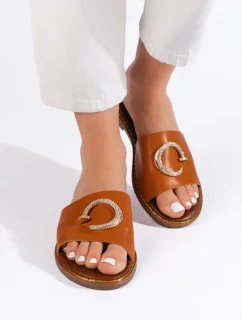 Komfortní hnědé dámské nazouváky na plochém podpatku