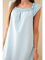 Dámské bavlněné šaty s nařaseným výstřihem a volánkem modrá