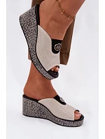 Kožené sandály na platformě s ozdobou S.Barski LR61-7011 Béžové Kožené sandály na platformě s ozdobou S.Barski LR61-7011 Béžové