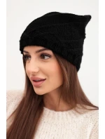 Dámská zimní čepice s ozdobným pletením a klasickým střihem K372 černá