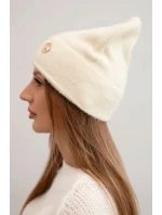 Dámská měkká čepice z alpaky s ozdobnou destičkou béžová Dámská měkká čepice z alpaky s ozdobnou destičkou béžová