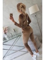 Velurová souprava se záhybem na zadní straně hnědá