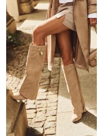 Dámské kozačky na platformě s páskem a stříbrným detailem béžové Korivelle Dámské kozačky na platformě s páskem a stříbrným detailem béžové Korivelle