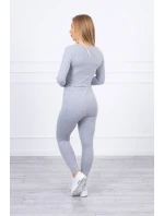 Souprava s řasením na halence šedé barvy Souprava s řasením na halence šedé barvy