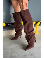 Dámské kozačky na jehlovém podpatku bez zapínání v čokoládové barvě Mavilla