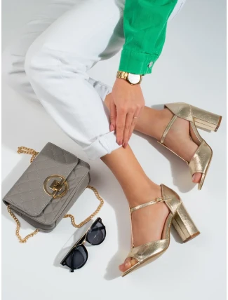 Trendy zlaté dámské  sandály na širokém podpatku