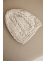 Dámská zimní čepice z vlny s pleteným vzorem K452 béžová Dámská zimní čepice z vlny s pleteným vzorem K452 béžová