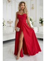646-3 Dlouhé společenské šaty bez ramínek s rozparkem na nohou - červené
