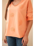 Dámská bavlněná blůza s vyšívanými květinami a V výstřihem meruňková