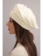 Dámská zimní pletená čepice volného střihu s ozdobným vzorem K378 tmavé ecru