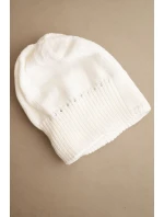 Dámská zimní čepice s vlnou a jemnou výzdobou bílá