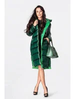 Zelená dlouhá dámská zimní bunda s kontrastní podšívkou (j9-063) Zelená dlouhá dámská zimní bunda s kontrastní podšívkou (j9-063)