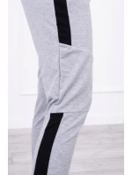 Šedá pruhovaná sportovní souprava