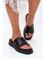 Dámské Pantofle Na Platformě S Dekorativním Detalem Černé Linosea