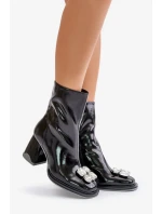 Lakované Dámské Kotníkové Boty Na Podpatku S Ozdobou D&A Černé Lakované Dámské Kotníkové Boty Na Podpatku S Ozdobou D&A Černé