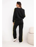 Dámský teplákový komplet Masełko s lampasy a volnou mikinou černý
