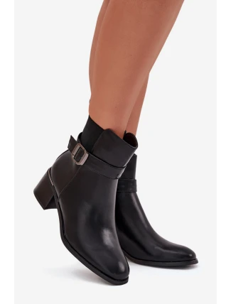 Dámské kotníkové boty Sylira na sloupku s páskem a přezkou – černé