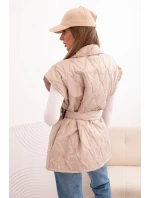 Dámská prošívaná vesta s páskem a širokým límcem béžová