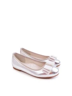 Kožené dětské baleríny s ozdobnou mašlí stříbrne Claril Kožené dětské baleríny s ozdobnou mašlí stříbrne Claril