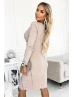 398-3 Elegantní bavlněné šaty s obálkovým výstřihem a dlouhými rukávy - béžové