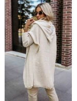 629-1 Pohodlný oversize svetr s kapucí a stylovou nášivkou - béžový