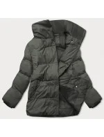 Krátká zimní bunda v army barvě s vysokým stojáčkem (5m729-136) Krátká zimní bunda v army barvě s vysokým stojáčkem (5m729-136)