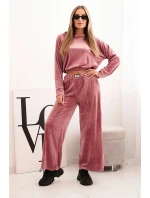 Dámská souprava z veluru se širokými nohavicemi a kapucí tmavě růžová