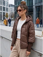 Krátká dámská prošívaná bunda s kapucí, hnědá, FashionStreet TY5766 Krátká dámská prošívaná bunda s kapucí, hnědá, FashionStreet TY5766