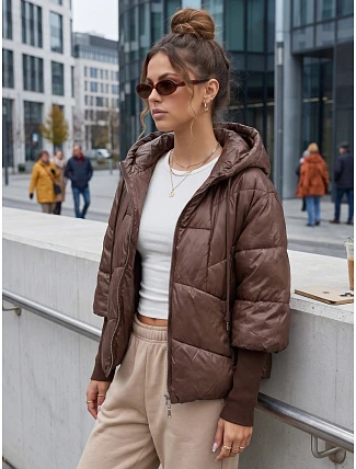 Krátká dámská prošívaná bunda s kapucí, hnědá, FashionStreet TY5766 Krátká dámská prošívaná bunda s kapucí, hnědá, FashionStreet TY5766