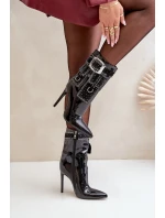 Zdobené Kotníkové Boty Z Lakované Eko Kůže Na Jehlovém Podpatku Černé Zdobené Kotníkové Boty Z Lakované Eko Kůže Na Jehlovém Podpatku Černé