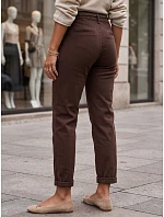 Dámské džíny s pravidelným střihem a pleteným páskem, hnědé, FashionStreet UY3107 Dámské džíny s pravidelným střihem a pleteným páskem, hnědé, FashionStreet UY3107