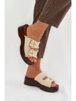 Dámské pantofle na platformě se zlatými sponami světle béžové Renelisse