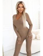 619-1 Pohodlný a elegantní žebrovaný dámský overal s výstřihem - moka pěna 619-1 Pohodlný a elegantní žebrovaný dámský overal s výstřihem - moka pěna